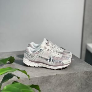 NIKE VOMERO