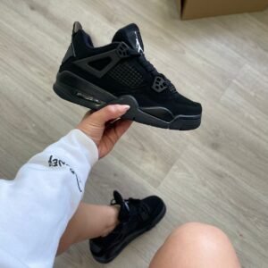NIKE JORDAN RETRO 4