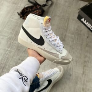 NIKE BLAZER HIGHT