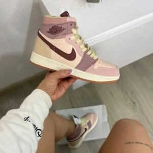 NIKE JORDAN RETRO 1