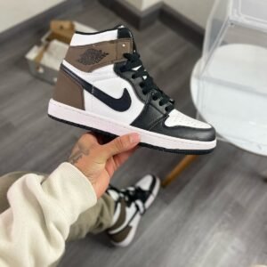 NIKE JORDAN RETRO 1